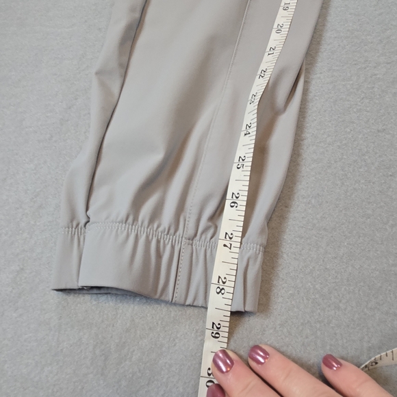 Fabletics Beige Utility Jogger Pants Women’s Medium Elastic Waist Athleisure - Picture 2 of 9